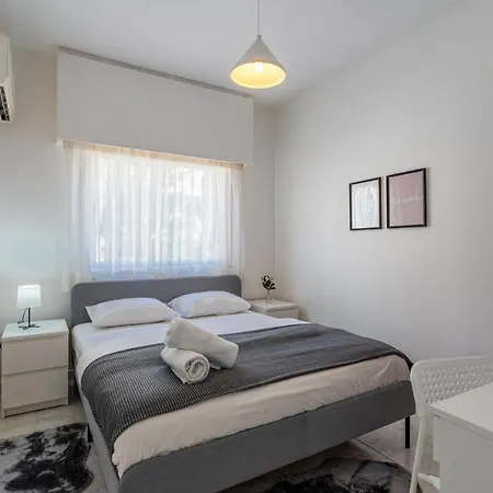 Groovy 1-bedroom In *
